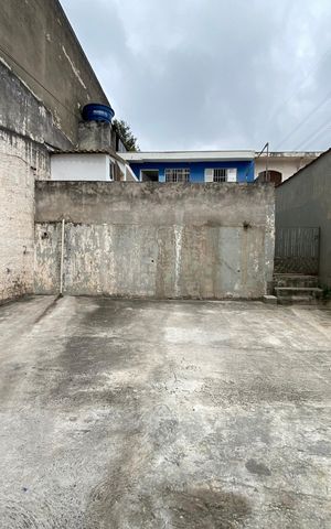 Casa à venda com 35m², 1 quarto e 4 vagas Casa à venda com 35m², 1 quarto e 4 vagasQuintal