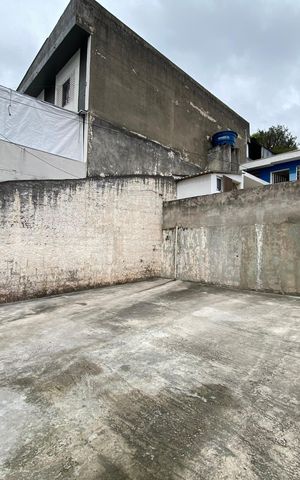Casa à venda com 35m², 1 quarto e 4 vagas Casa à venda com 35m², 1 quarto e 4 vagasQuintal