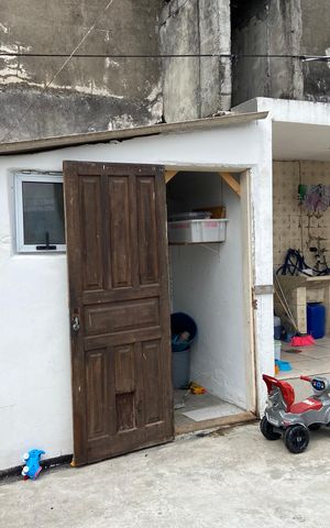 Casa à venda com 35m², 1 quarto e 4 vagas Casa à venda com 35m², 1 quarto e 4 vagasQuintal