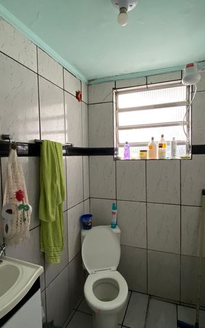 Casa à venda com 35m², 1 quarto e 4 vagas Casa à venda com 35m², 1 quarto e 4 vagasBanheiro social