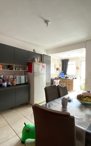 Casa à venda com 35m², 1 quarto e 4 vagas Casa à venda com 35m², 1 quarto e 4 vagasSala/Cozinha