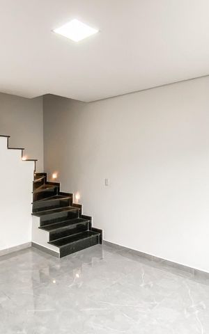 Casa à venda com 80m², 2 quartos e 1 vaga Casa à venda com 80m², 2 quartos e 1 vagaSala