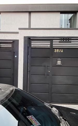 Casa à venda com 80m², 2 quartos e 1 vaga Casa à venda com 80m², 2 quartos e 1 vagaFachada