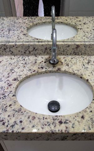 Apartamento à venda com 57m², 2 quartos e 1 vagaBanheiro Social