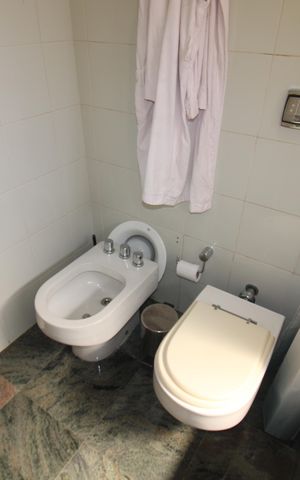 Apartamento para alugar com 254m², 3 quartos e 4 vagasQuarto 2 - Banheiro