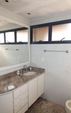 Apartamento para alugar com 254m², 3 quartos e 4 vagasQuarto 3 - Banheiro