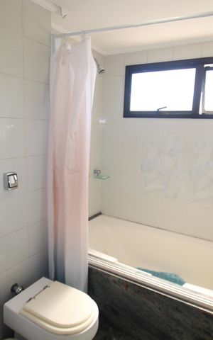 Apartamento para alugar com 254m², 3 quartos e 4 vagasQuarto 2 - Banheiro