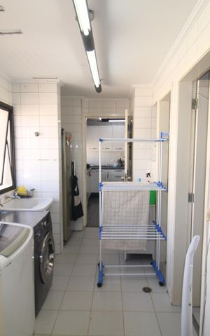 Apartamento para alugar com 254m², 3 quartos e 4 vagasÁrea de Serviço