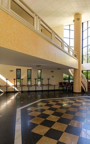 Apartamento à venda com 590m², 3 quartos e 5 vagas Apartamento à venda com 590m², 3 quartos e 5 vagasÁrea Comum