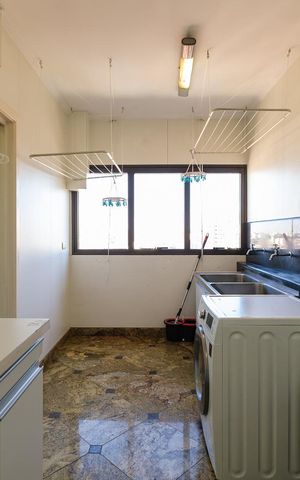 Apartamento à venda com 590m², 3 quartos e 5 vagas Apartamento à venda com 590m², 3 quartos e 5 vagasÁrea de Serviço
