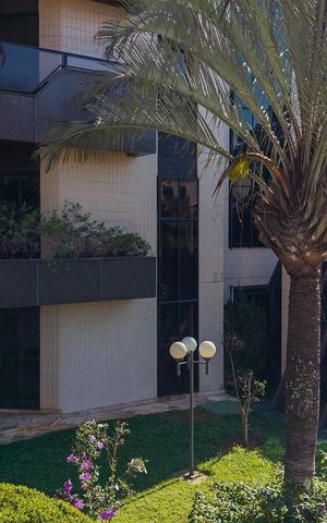 Apartamento à venda com 590m², 3 quartos e 5 vagas Apartamento à venda com 590m², 3 quartos e 5 vagasÁrea Externa