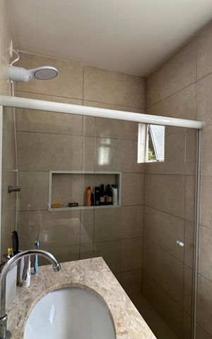 Casa de condomínio para alugar com 200m², 4 quartos e 3 vagasBanheiro quarto 3