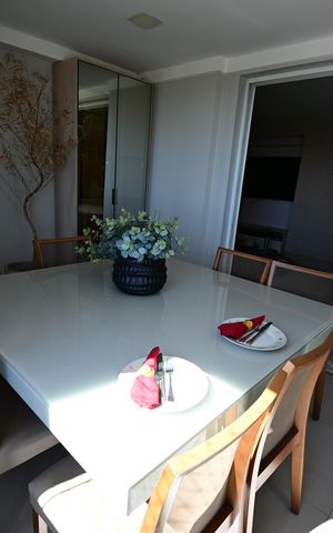 Apartamento à venda com 2m², 4 quartos e 2 vagasSala de jantar