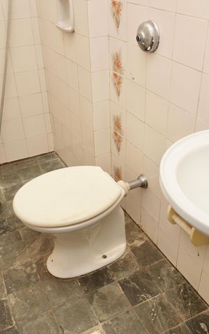 Apartamento à venda com 85m², 2 quartos e 1 vaga Apartamento à venda com 85m², 2 quartos e 1 vagaBanheiro de serviço