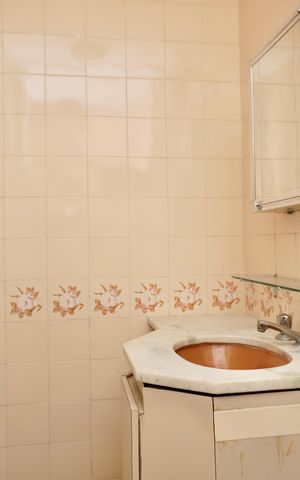 Apartamento à venda com 85m², 2 quartos e 1 vaga Apartamento à venda com 85m², 2 quartos e 1 vagaBanheiro da suíte