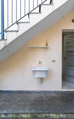 Casa para alugar com 15m², 1 quarto e sem vagaÁrea de Serviço