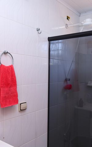 Casa à venda com 240m², 2 quartos e 2 vagasBanheiro