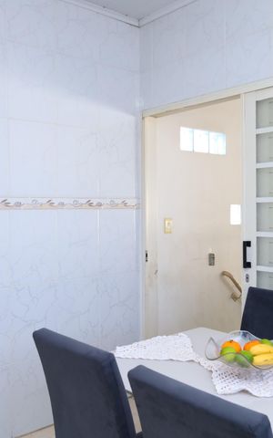 Casa à venda com 240m², 2 quartos e 2 vagasCozinha