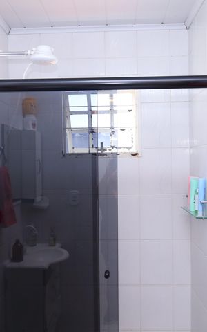Casa à venda com 240m², 2 quartos e 2 vagasBanheiro