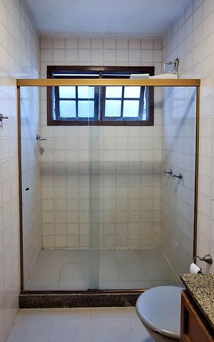 Casa de condomínio para alugar com 390m², 4 quartos e 2 vagas Casa de condomínio para alugar com 390m², 4 quartos e 2 vagasBanheiro social 1