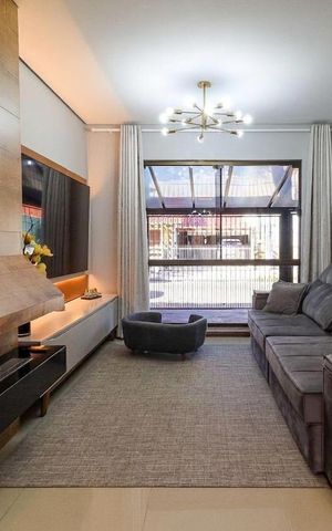Casa à venda com 133m², 3 quartos e 2 vagas Casa à venda com 133m², 3 quartos e 2 vagasSala