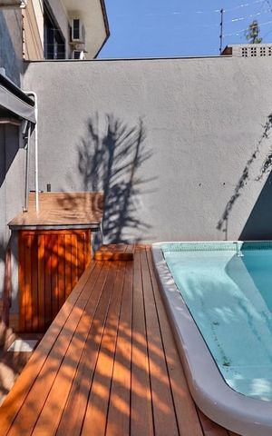 Casa à venda com 133m², 3 quartos e 2 vagas Casa à venda com 133m², 3 quartos e 2 vagasÁrea externa
