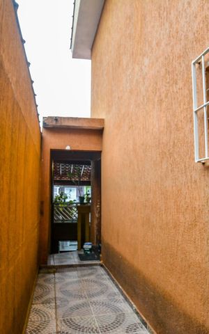 Casa à venda com 200m², 3 quartos e 2 vagas Casa à venda com 200m², 3 quartos e 2 vagasÁrea externa