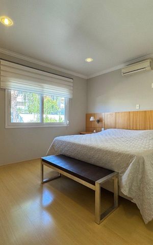 Casa de condomínio à venda com 514m², 4 quartos e 5 vagas Casa de condomínio à venda com 514m², 4 quartos e 5 vagasQuarto