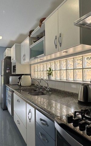 Casa de condomínio à venda com 514m², 4 quartos e 5 vagas Casa de condomínio à venda com 514m², 4 quartos e 5 vagasCozinha