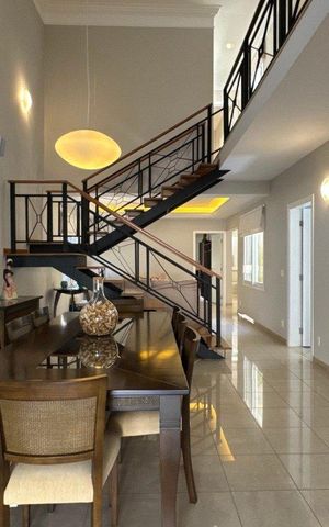 Casa de condomínio à venda com 514m², 4 quartos e 5 vagas Casa de condomínio à venda com 514m², 4 quartos e 5 vagasSala de Jantar
