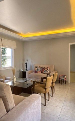 Casa de condomínio à venda com 514m², 4 quartos e 5 vagas Casa de condomínio à venda com 514m², 4 quartos e 5 vagasSala