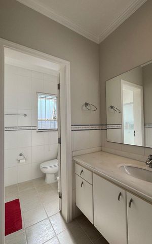 Casa de condomínio à venda com 514m², 4 quartos e 5 vagas Casa de condomínio à venda com 514m², 4 quartos e 5 vagasBanheiro