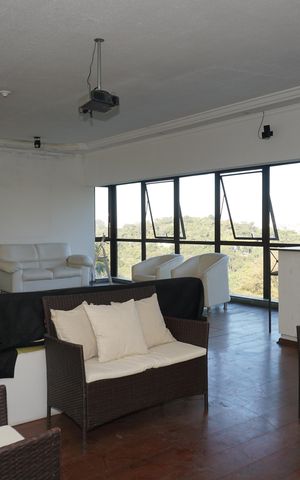 Casa de condomínio para alugar com 3000m², 6 quartos e 8 vagasSala de TV