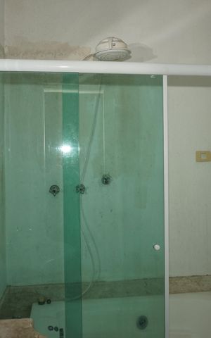 Casa de condomínio para alugar com 3000m², 6 quartos e 8 vagasBanheiro da Suíte 3