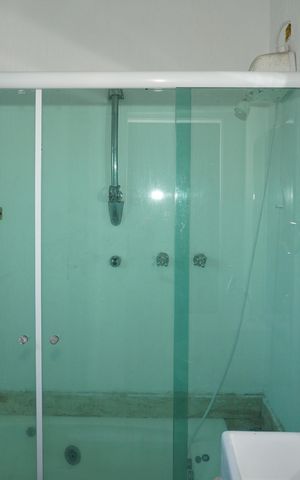 Casa de condomínio para alugar com 3000m², 6 quartos e 8 vagasBanheiro da Suíte 4