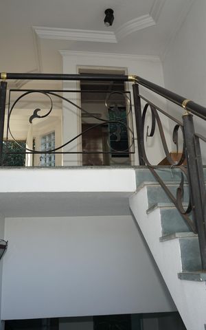 Casa de condomínio para alugar com 3000m², 6 quartos e 8 vagasEscada