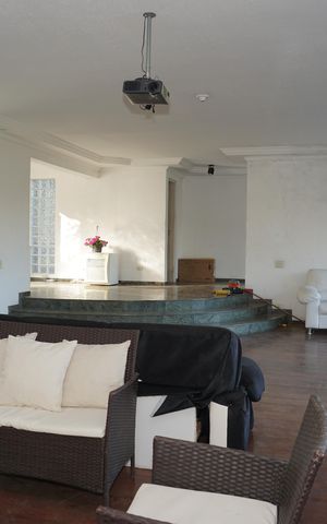 Casa de condomínio para alugar com 3000m², 6 quartos e 8 vagasSala de TV