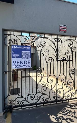 Casa para alugar com 320m², 3 quartos e 4 vagas Casa para alugar com 320m², 3 quartos e 4 vagasFachada