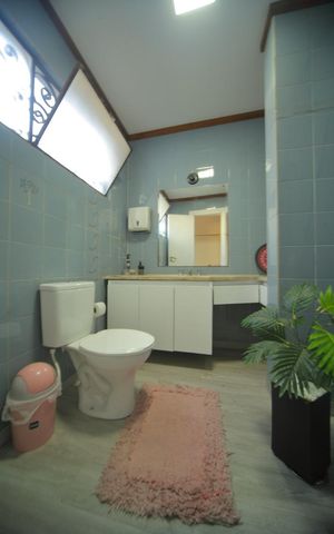 Casa para alugar com 320m², 3 quartos e 4 vagasBanheiro dos Quartos 