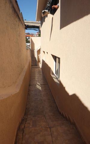 Casa para alugar com 120m², 2 quartos e 2 vagasCorredor Lateral