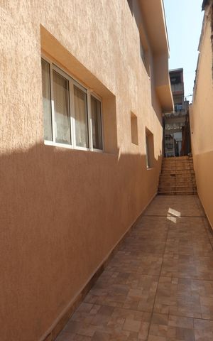 Casa para alugar com 120m², 2 quartos e 2 vagasCorredor Lateral