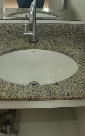 Apartamento para alugar com 64m², 2 quartos e 1 vagaBanheiro - torneira