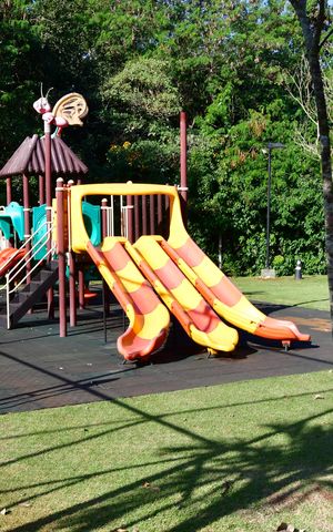 Casa de condomínio à venda com 205m², 3 quartos e 4 vagasÁrea comum - Playground