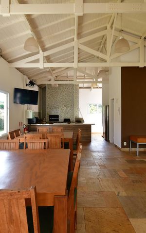 Casa de condomínio à venda com 205m², 3 quartos e 4 vagasÁrea comum - Salão de festas
