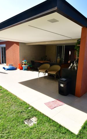 Casa de condomínio à venda com 205m², 3 quartos e 4 vagasJardim / Quintal