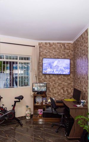 Casa à venda com 100m², 4 quartos e 2 vagasSala