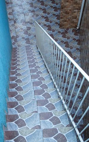 Casa à venda com 100m², 4 quartos e 2 vagasEscada