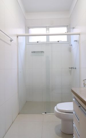 Casa para alugar com 250m², 3 quartos e 4 vagasBanheiro Social