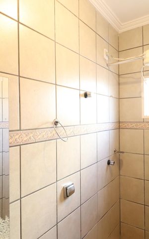Casa para alugar com 280m², 3 quartos e 2 vagasBanheiro Social