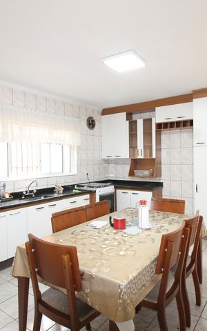 Casa para alugar com 146m², 4 quartos e 2 vagasCozinha